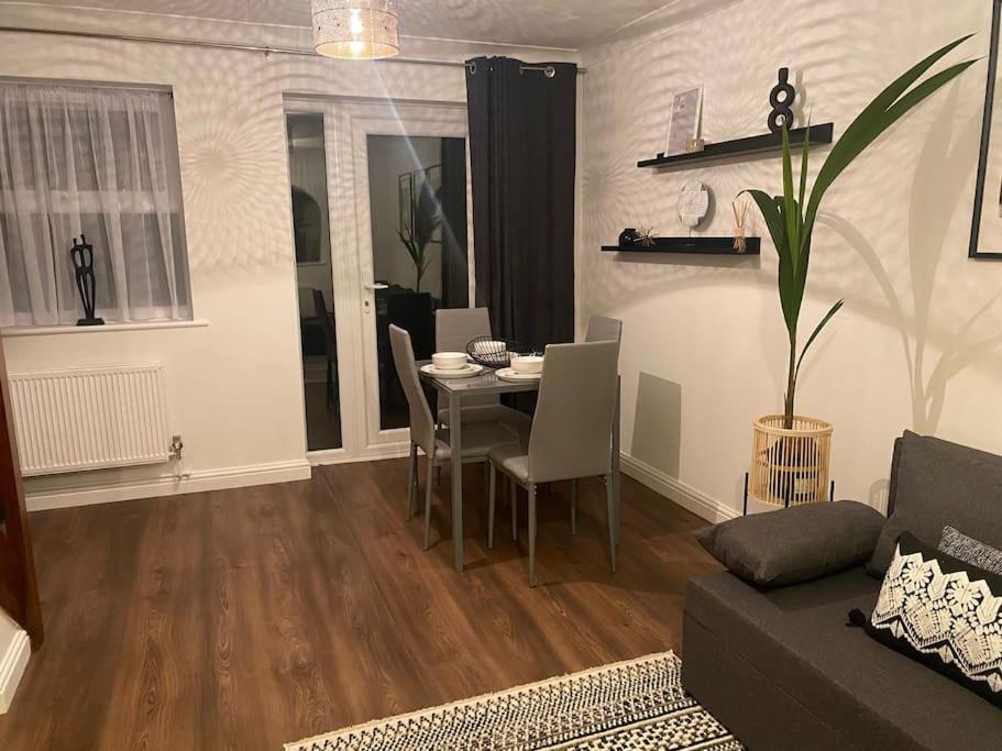 דנסטייבל Acacia Villa מראה חיצוני תמונה